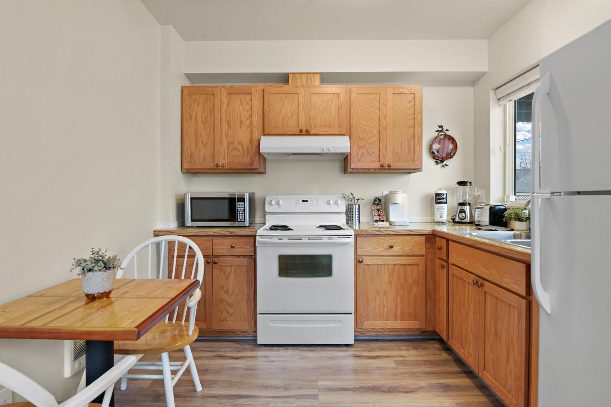 Maple Leaf Manor Suites Spokane Bagian luar foto