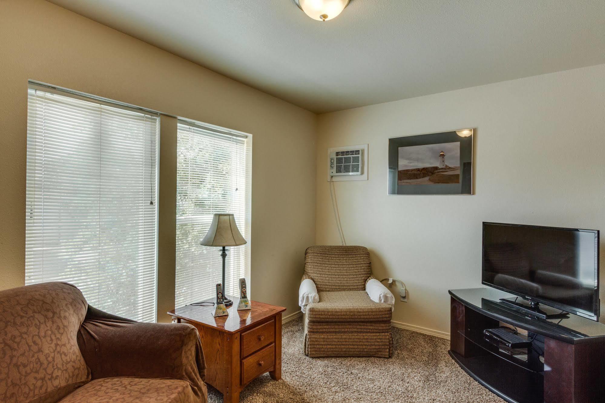 Maple Leaf Manor Suites Spokane Bagian luar foto